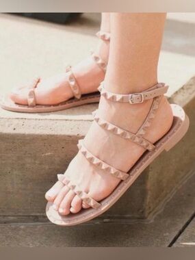 STEVE MADDEN Studded Sandals sz9